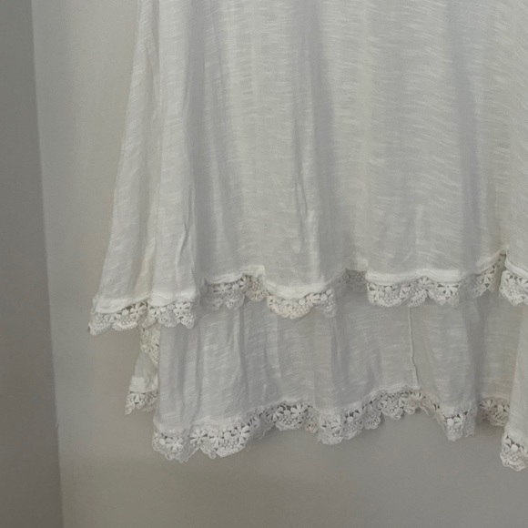 Emma & Sam White Flowy T-Shirt With Crochet Trim - Picture 3 of 7